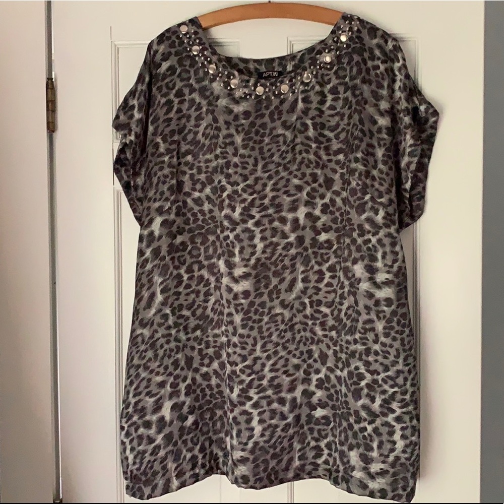 Leopard print top